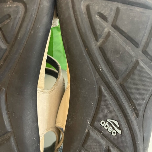 Abeo Crescent Stone Tan Leather Walking Sandal, Size 8 - Picture 6 of 11